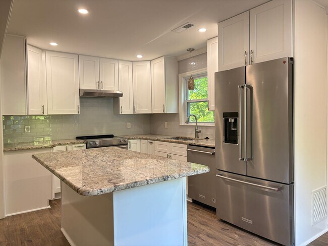 Building Photo - 3 Bedroom, 2 Bathroom House in Lewisville!