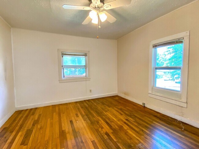 Building Photo - Cozy West Asheville Home with Fence