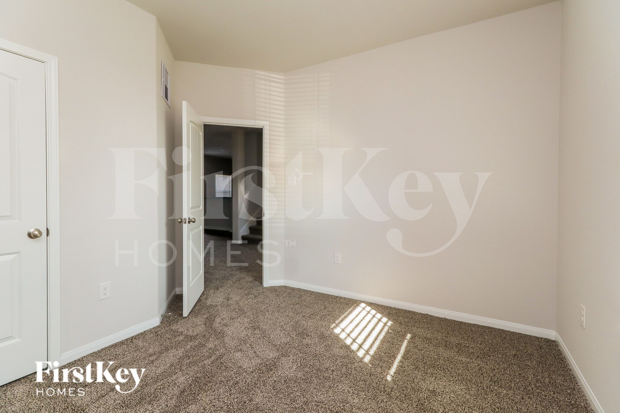 Building Photo - 14705 Country Club Dr