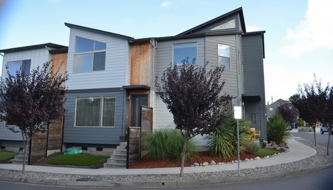 Building Photo - 118 N 43rd Pl