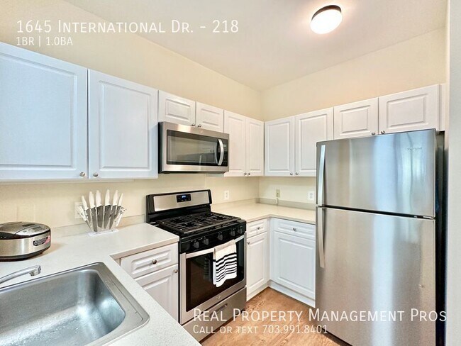 Building Photo - 1645 International Dr