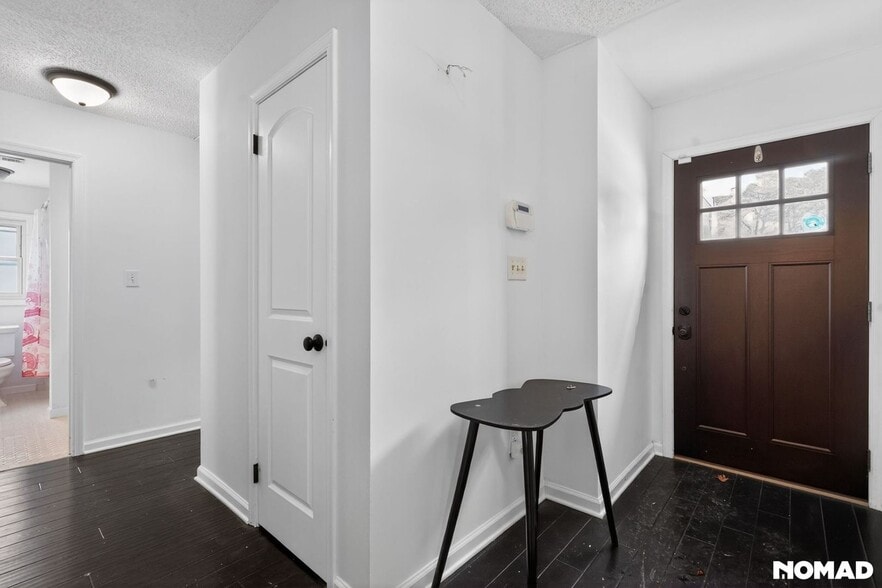 Building Photo - 102 Oak Glen Rd