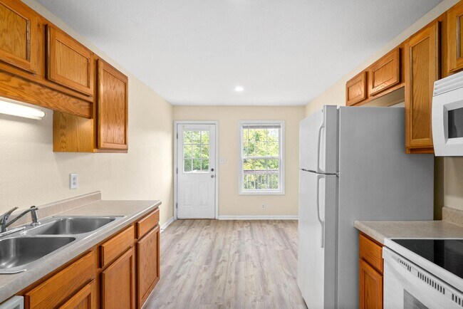 Building Photo - 922 Kingsbury Dr