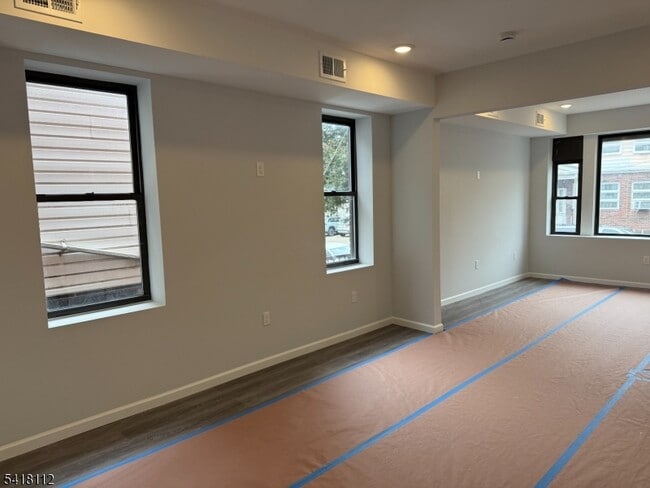 Building Photo - 37 6th St