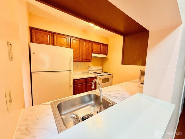 Building Photo - 2310 Ravens Crest Dr