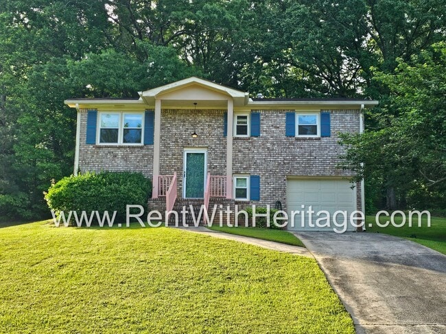 Building Photo - Amazing 4 Bedroom/ 2 Bath Home / Bonus Roo...