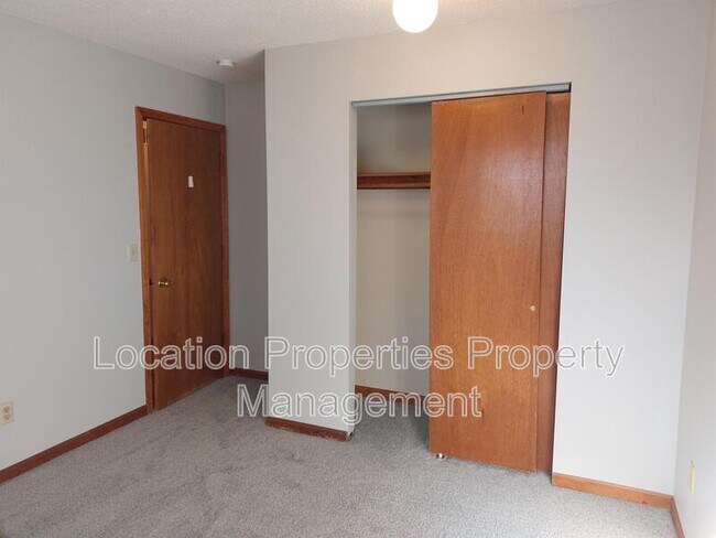 Building Photo - 3904 W 10th Pl