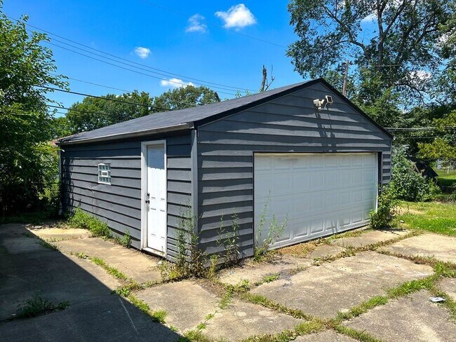 Building Photo - 1510 Omar Dr