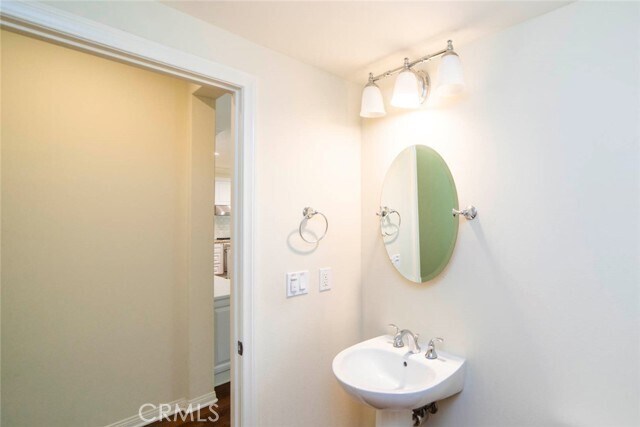 Building Photo - 33 Bromeliad
