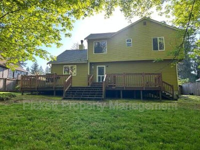 Building Photo - 18845 NE Meadow Run Dr