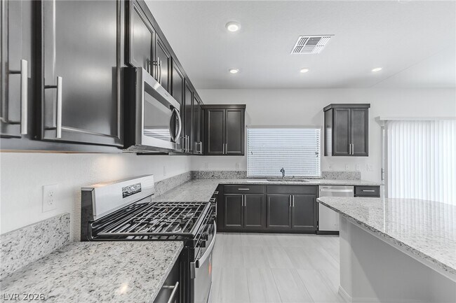 Building Photo - 5733 S Tioga Way