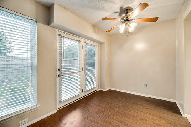 Building Photo - Great home on a corner lot!  Garland ISD