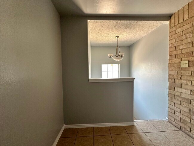 Building Photo - 311 Soria Dr