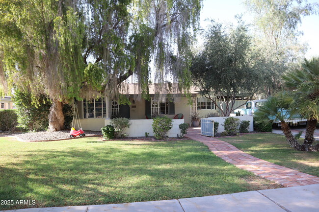 Primary Photo - 1526 W Wilshire Dr