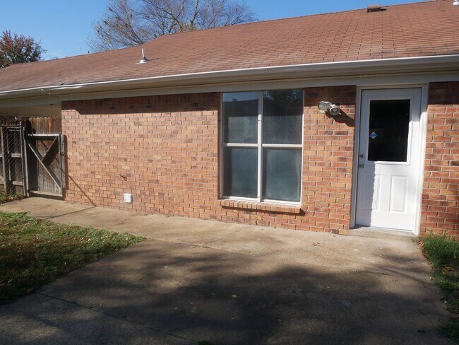 Building Photo - 6530 Jamestown Dr