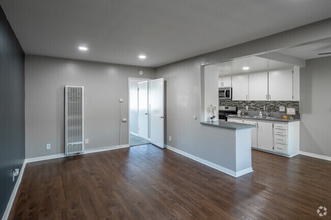 1BR, 1BA - Living Room - 291 Avocado St.