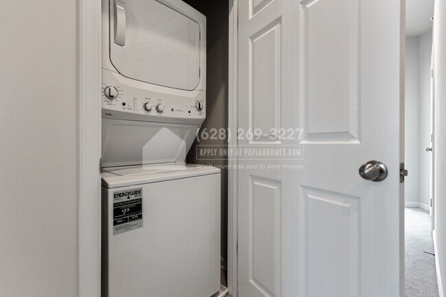 Building Photo - 7113 Rowlock Aly