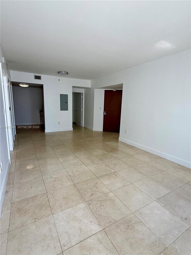 Building Photo - 6365 Collins Ave