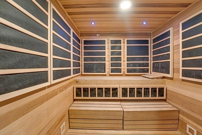 Building Photo - 625 Casa Loma Blvd