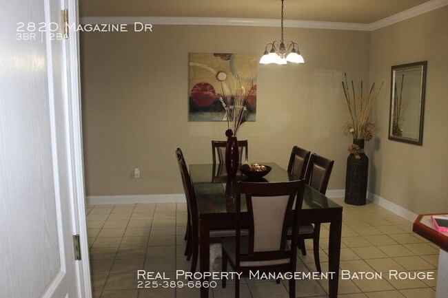 Building Photo - Beautiful Townhouse on Quiet Street