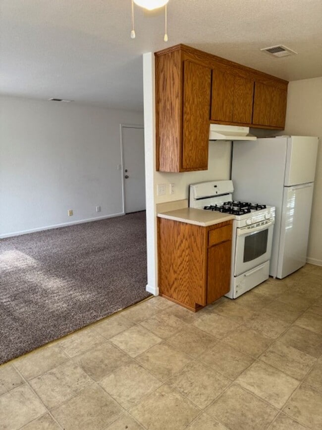 Building Photo - Anderson 3Bed Duplex- Garbage & Water Included!