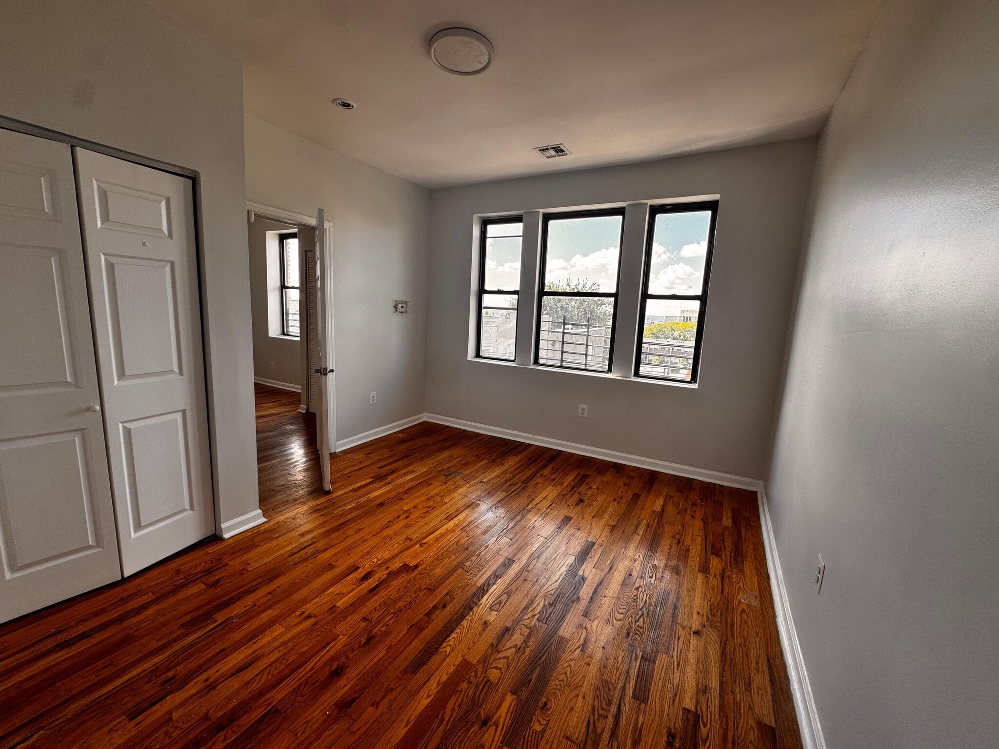 Building Photo - 165 Bergen Ave