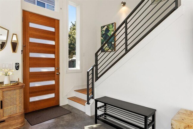 Building Photo - 402 El Paso St