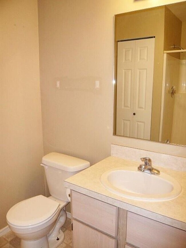 Building Photo - 927-929 Otis St