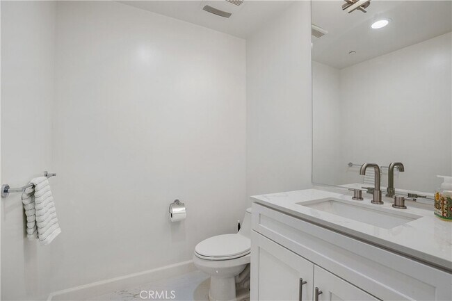 Building Photo - 468 Caruso Ave