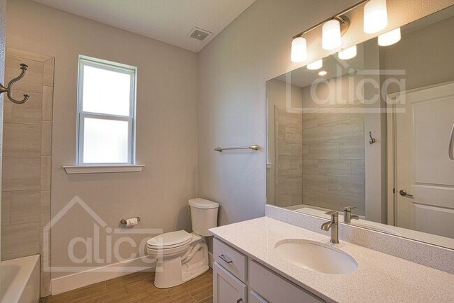 Building Photo - 1610 Rada Ln