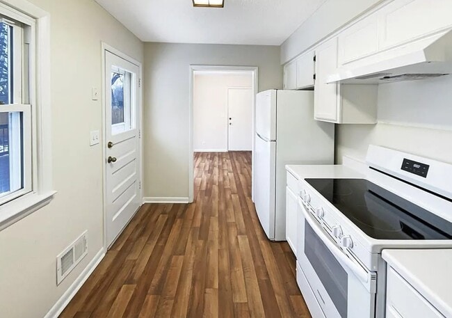 Building Photo - 7808 Crescent Ave