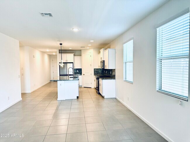 Building Photo - 12647 W Country Club Trail