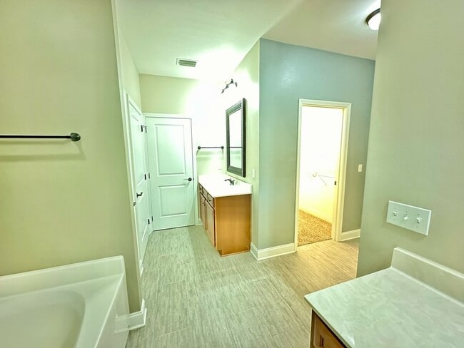 Building Photo - 209 Coral Dr SW