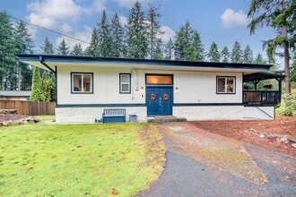 Building Photo - Beautifully renovated Home Briarwood!