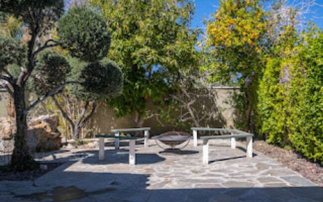 Building Photo - Racquet Club West, FURNISHED, Seasonal OR Long Term