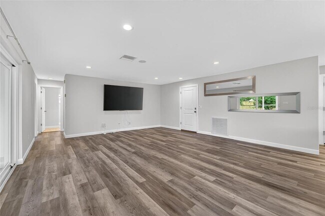 Building Photo - 1472 Byram Dr