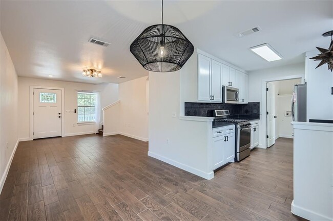 Building Photo - 6021 Perlita Dr