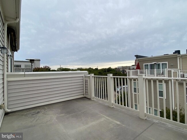 Building Photo - 924 King Farm Blvd