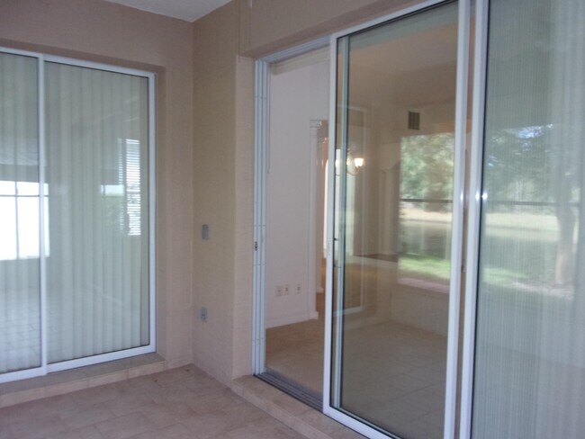 Building Photo - 512 Boxwood Pl