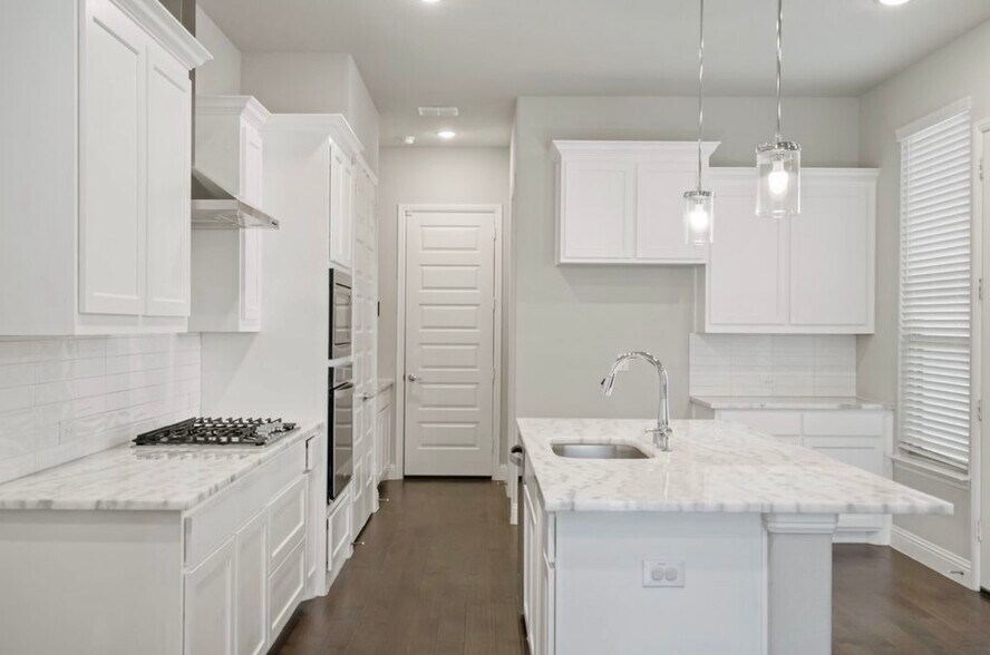 Building Photo - 4143 Runway Mews