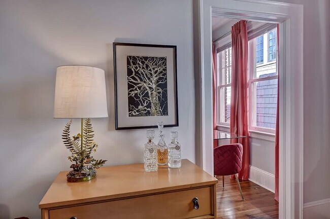 Building Photo - 518 Lamar Ave