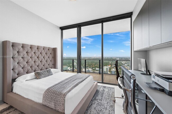 Building Photo - 1000 Brickell Plz