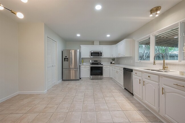 Building Photo - 16810 Sweno Ct
