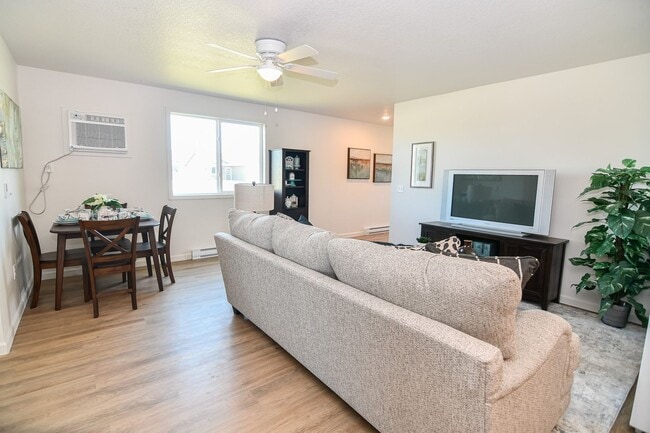 Building Photo - 3 Bedroom, Single-story Townhomes for rent in Madrid, IA