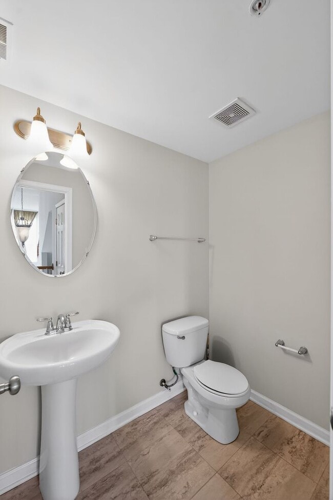 Building Photo - 8011 Forest Ridge Dr