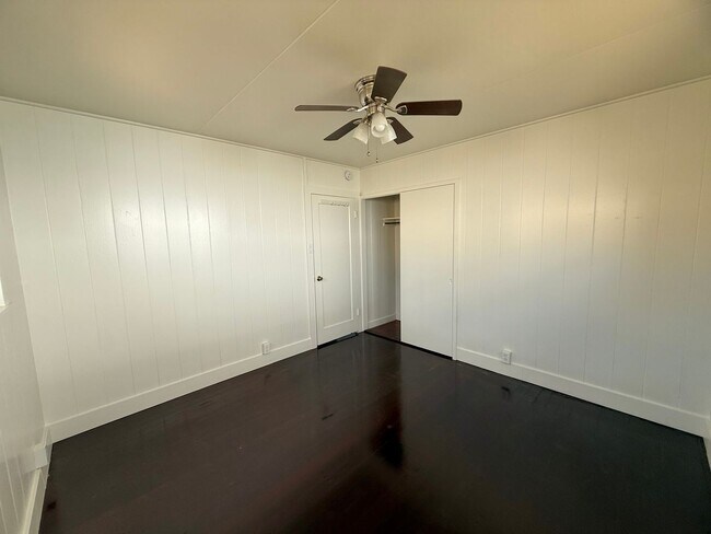 Building Photo - Partially Renovated 3 Bedroom / 2 Bathroom Main House – 1,400 Sq Ft