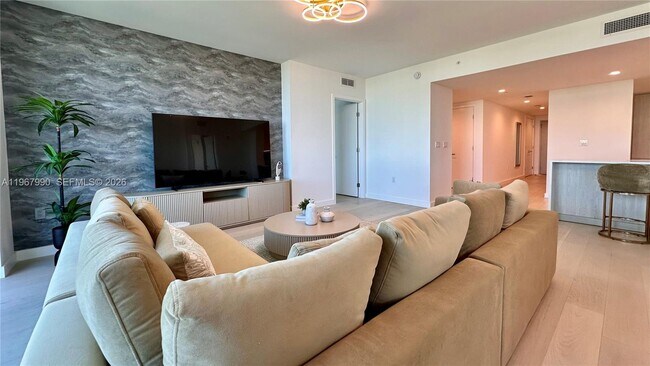 Building Photo - 9201 E Bay Harbor Dr