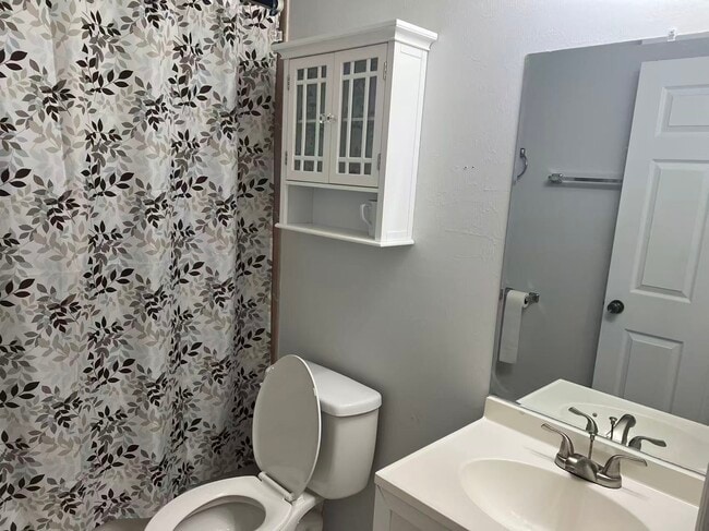 Building Photo - 922 SE 8th St