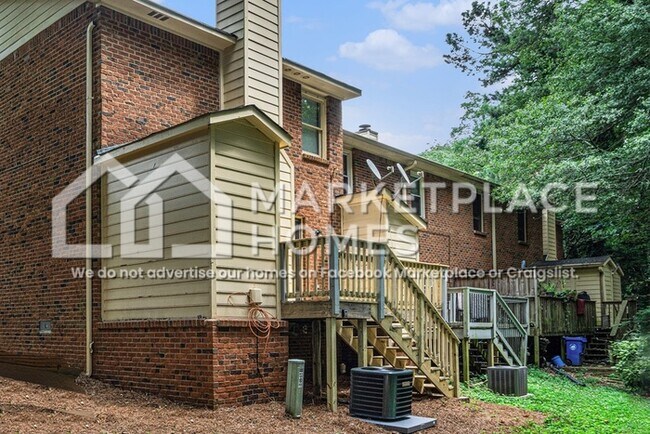 Building Photo - 5279 Oakridge Dr