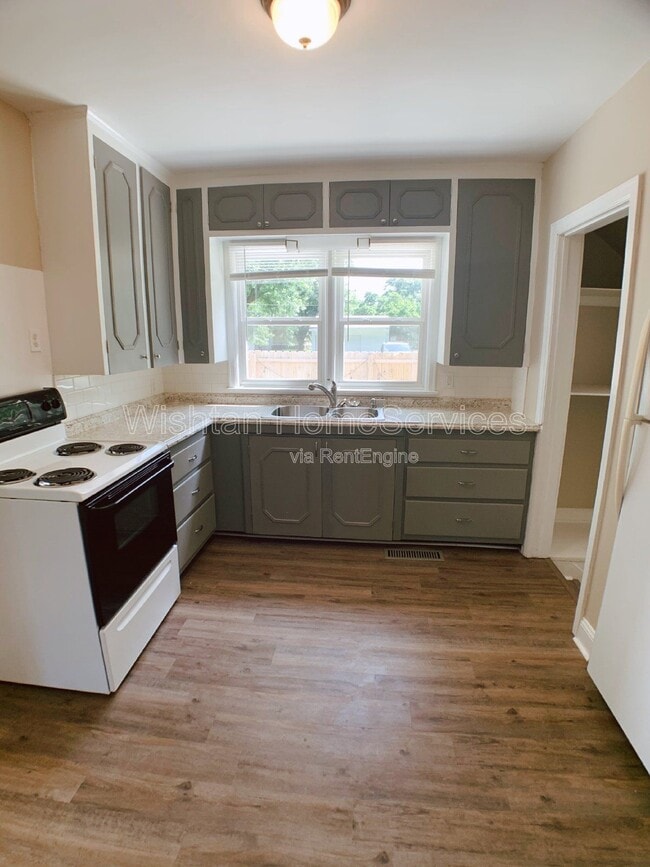 Building Photo - 437 W Murray St